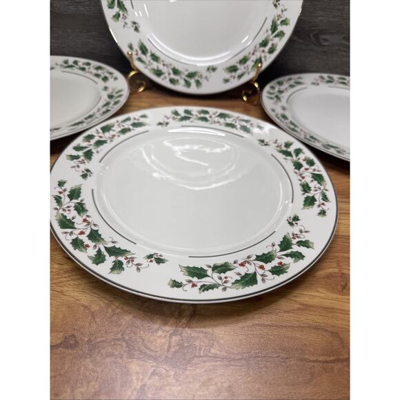 Fine China of Japan Holly & Berries 10-3/8” Dinner Plates Gold Trim ~Set of 4 - Picture 5 of 9